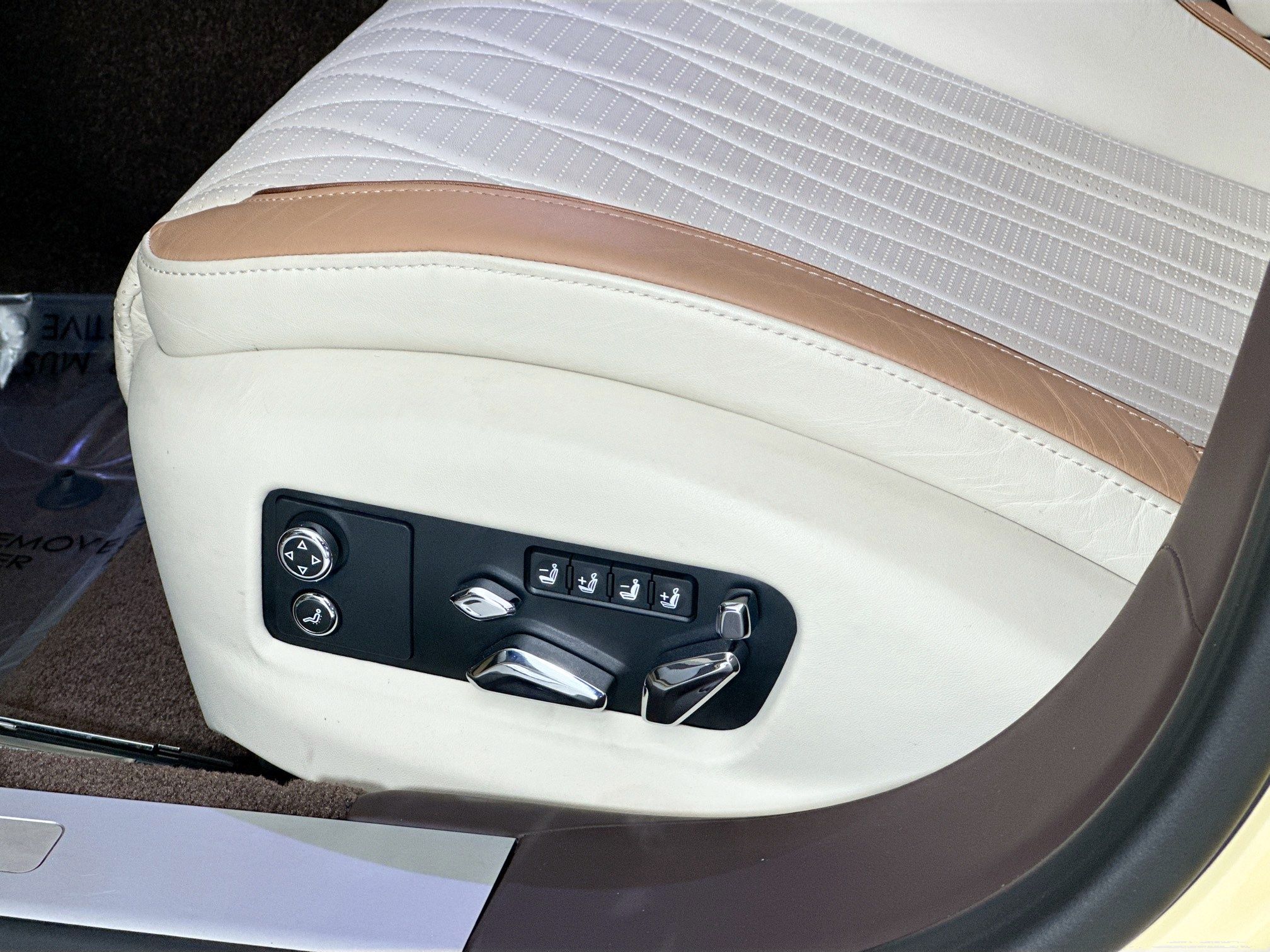 used 2023 Bentley Flying Spur Hybrid car, priced at $198,998