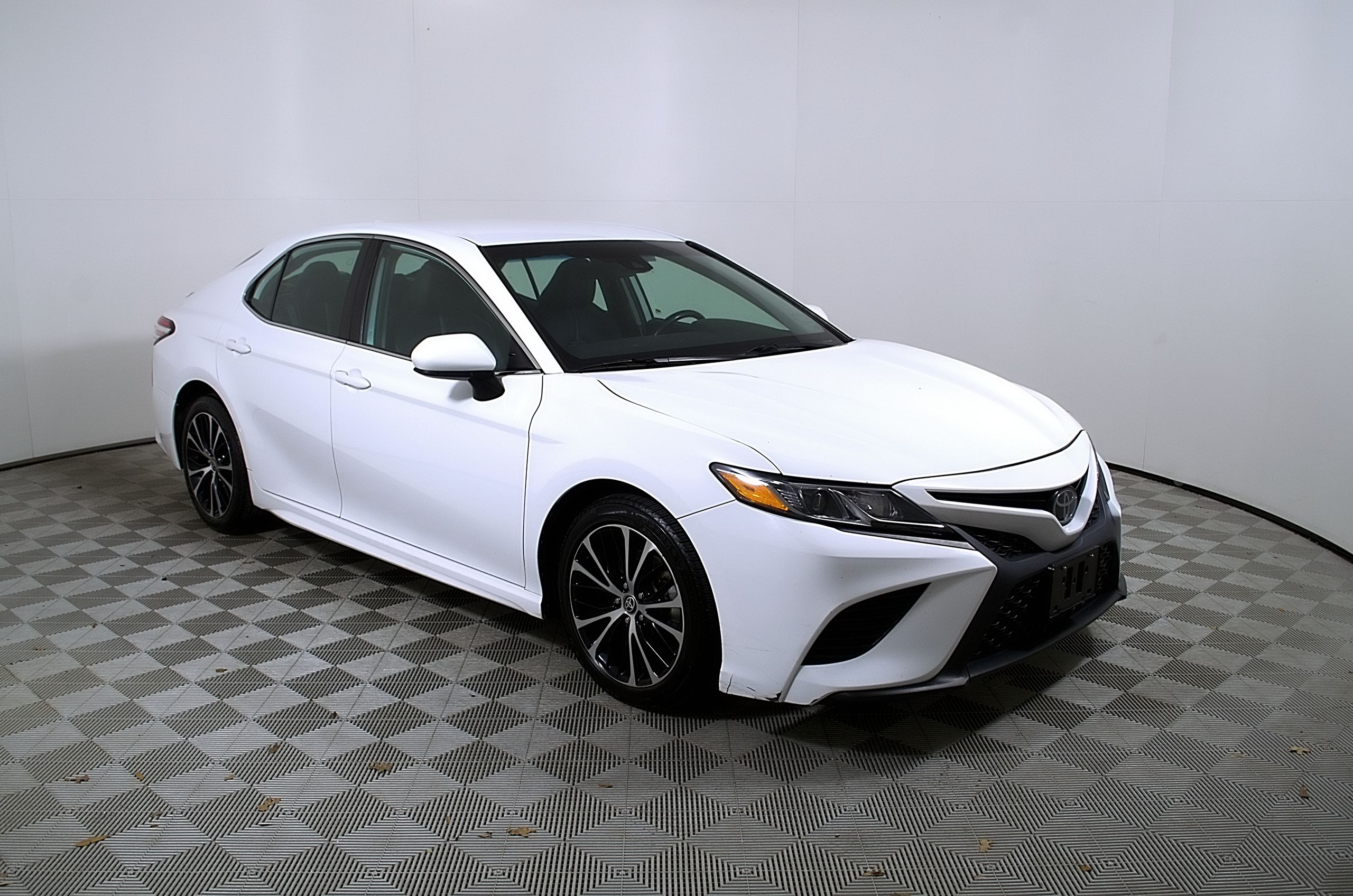 View vehicle photo 6