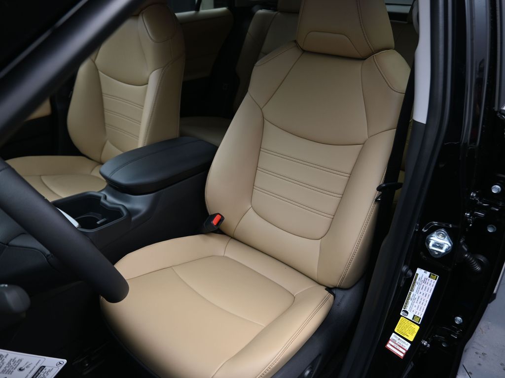 2025 Toyota RAV4 XLE Premium - 9
