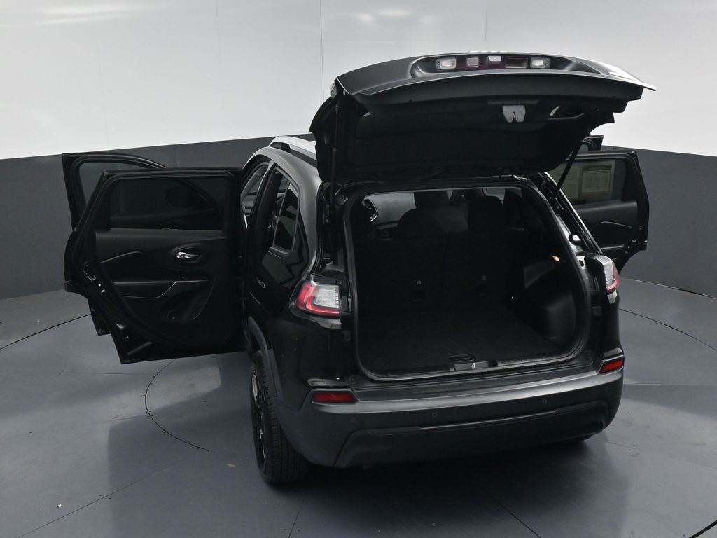 2020 Jeep Cherokee Latitude Black at DeMontrond Auto Country