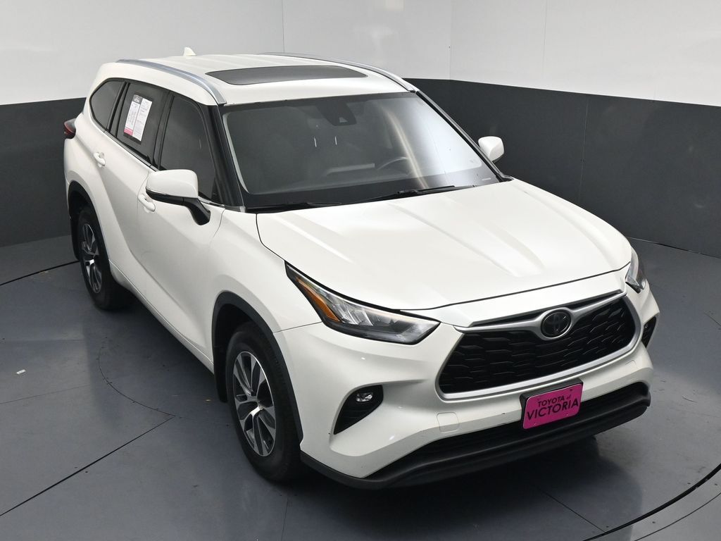 2020 Toyota Highlander XLE White at Emmons Autoplex