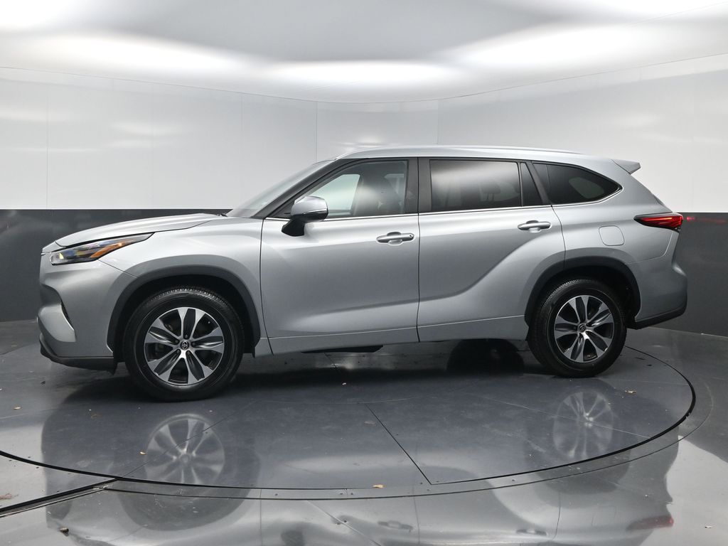 2023 Toyota Highlander XLE - 2