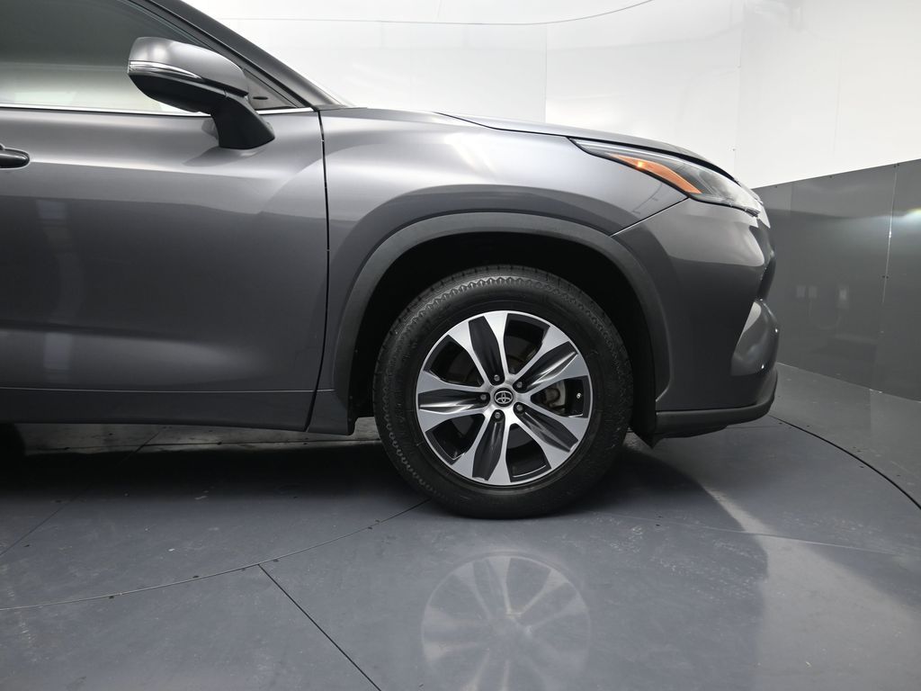 2022 Toyota Highlander XLE Gray at Gullo Toyota