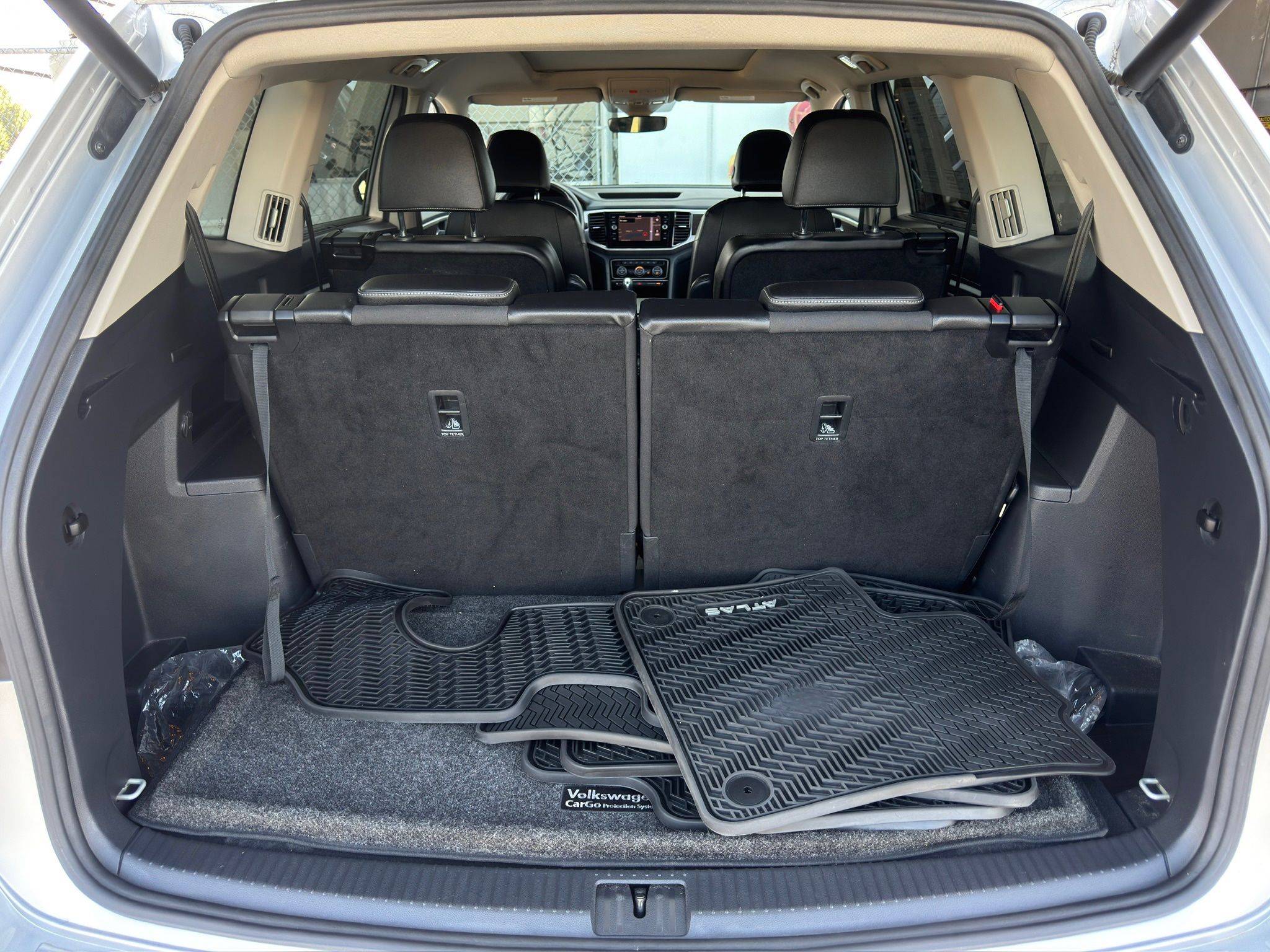 2019 Volkswagen Atlas SEL Silver at Community Kia