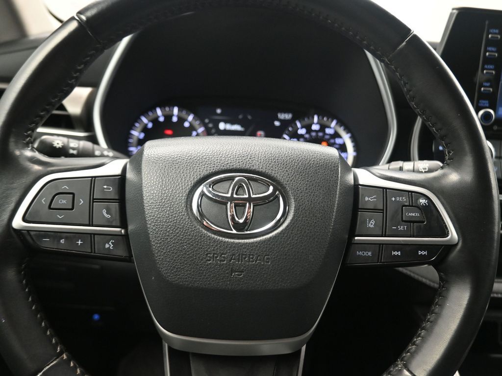 2022 Toyota Highlander XLE Gray at Gullo Toyota