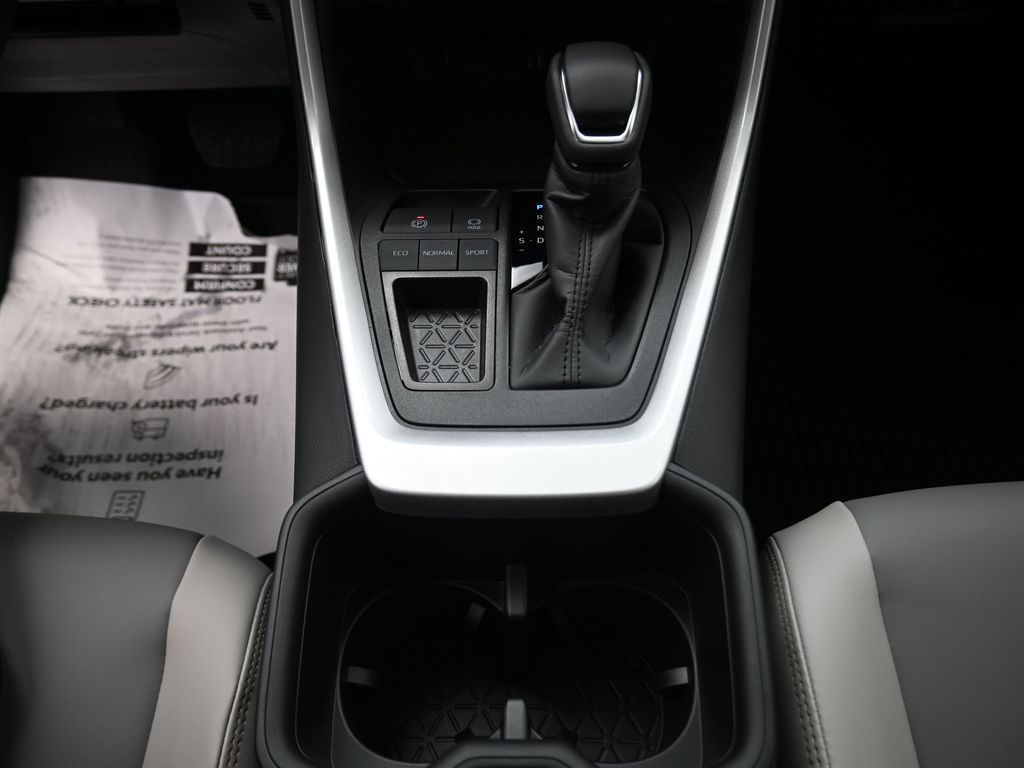 2025 Toyota RAV4 XLE Premium - 8