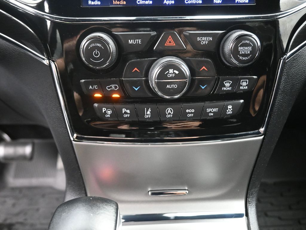 2019 Jeep Grand Cherokee Trailhawk White at Genesis of Spring