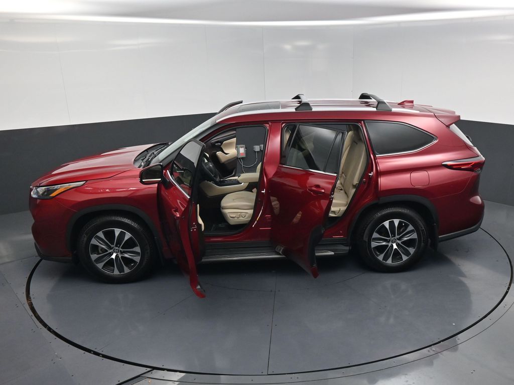 2022 Toyota Highlander XLE Red at Victoria Chrysler Dodge Jeep Ram