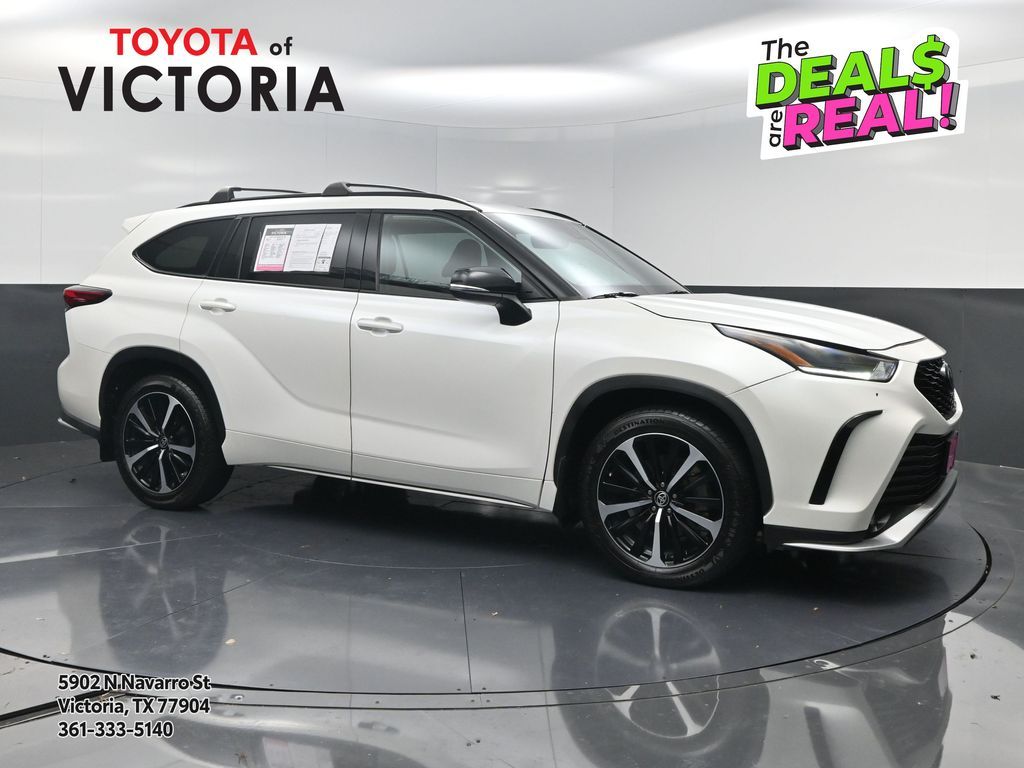 2021 Toyota Highlander XSE White at Autostrade