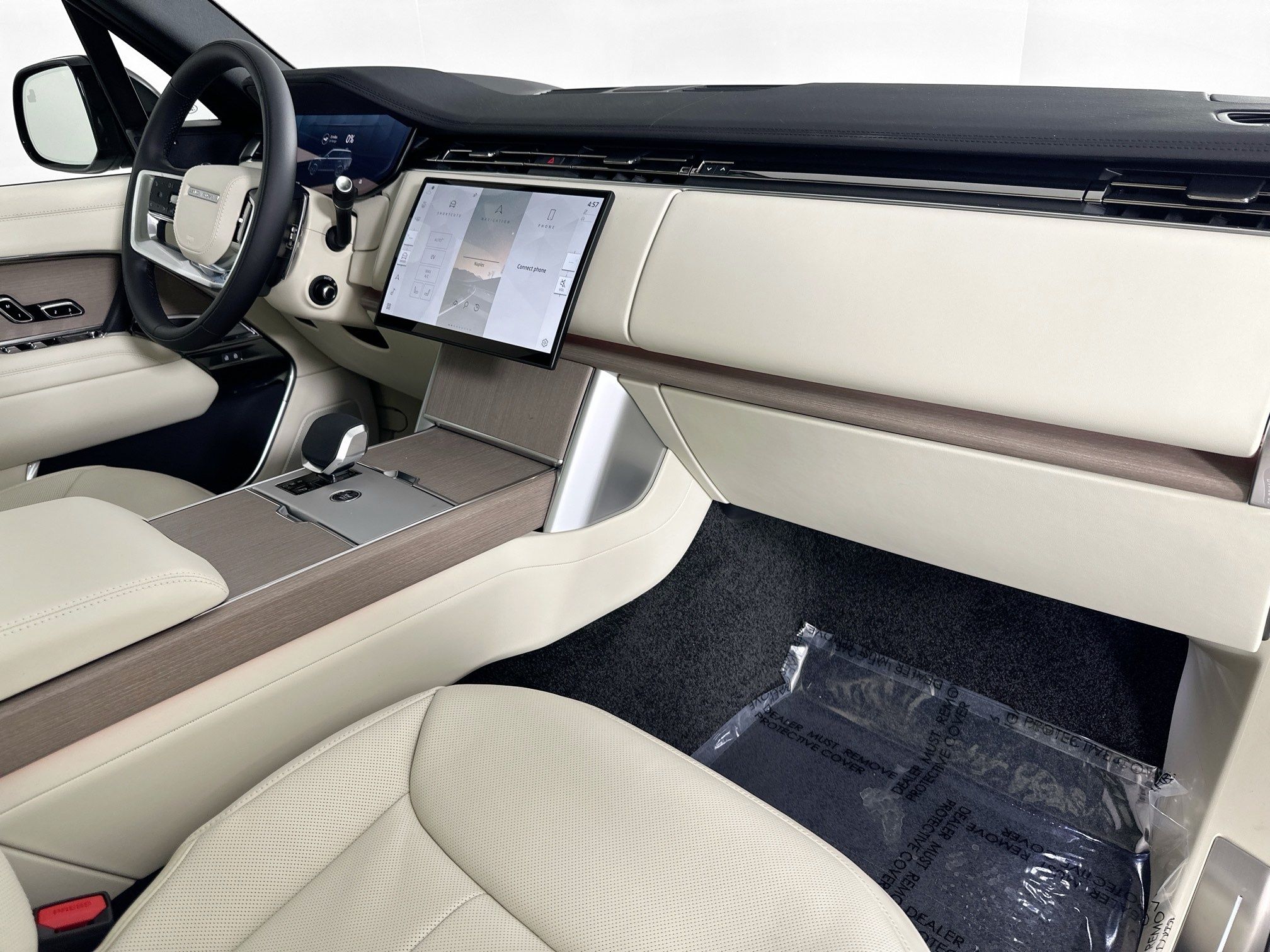 new 2026 Land Rover Range Rover Plug-In Hybrid car, priced at $135,525