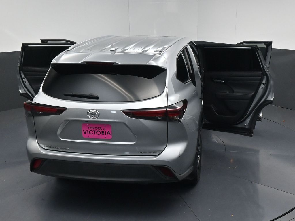 2024 Toyota Highlander XLE Silver at Gullo Toyota