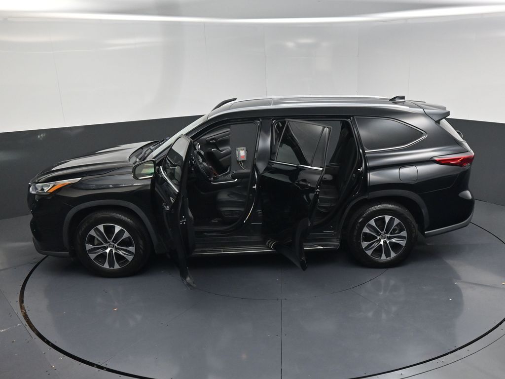 2020 Toyota Highlander XLE Black at Emmons Autoplex