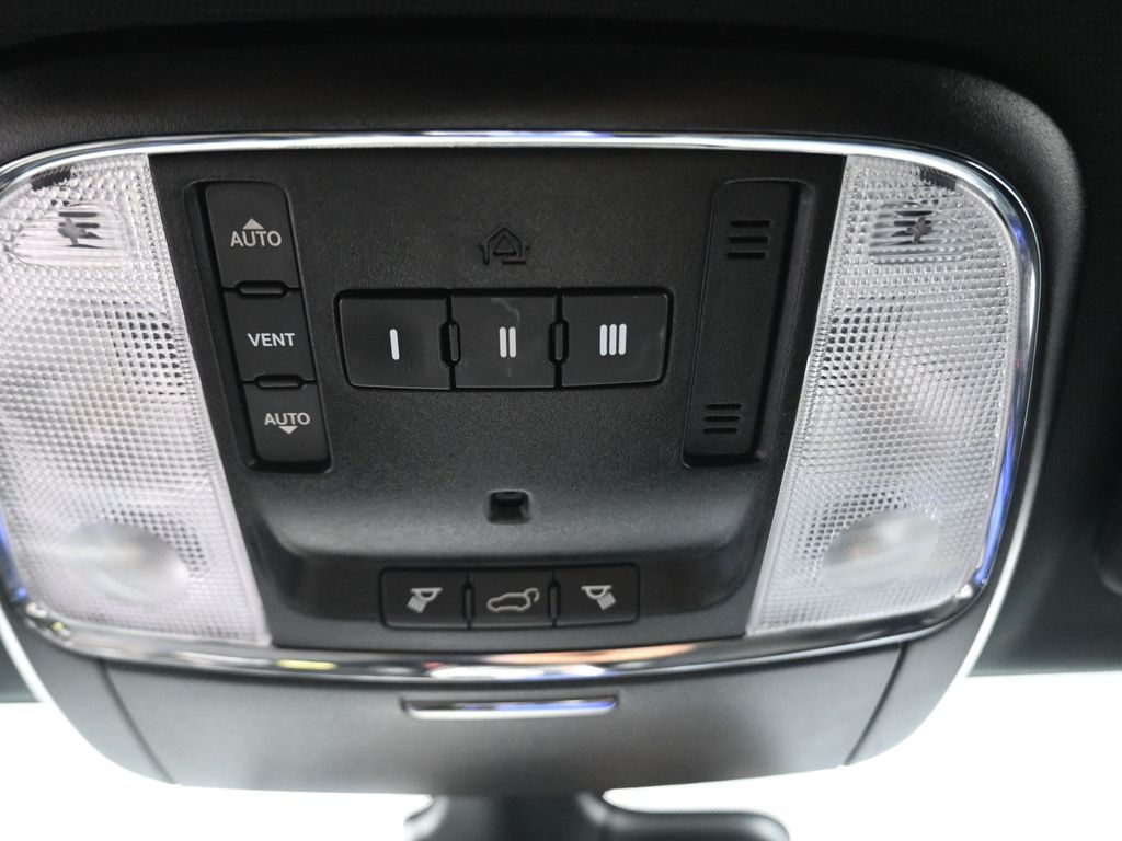 2019 Jeep Grand Cherokee Trailhawk White at Genesis of Spring