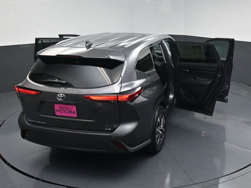 2022 Toyota Highlander XLE Gray at Gullo Toyota