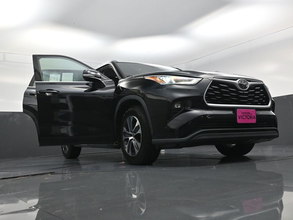 2020 Toyota Highlander XLE Black at Emmons Autoplex