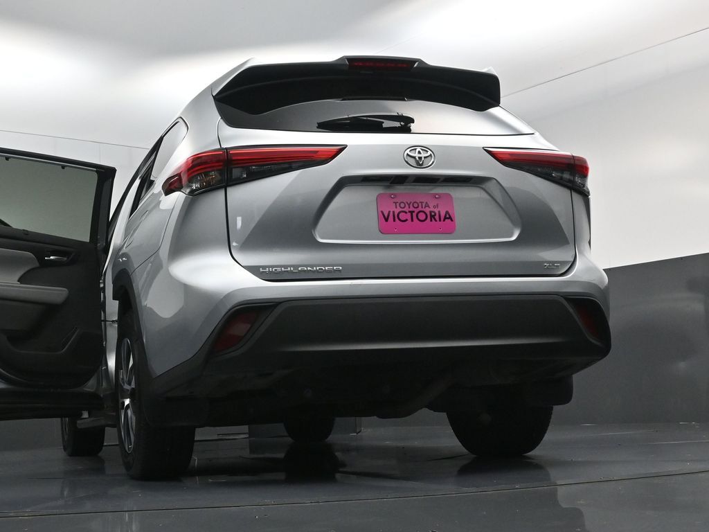 2022 Toyota Highlander XLE Silver at Don McGill Toyota