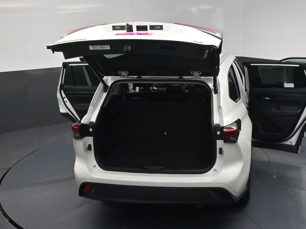 2020 Toyota Highlander XLE White at Emmons Autoplex