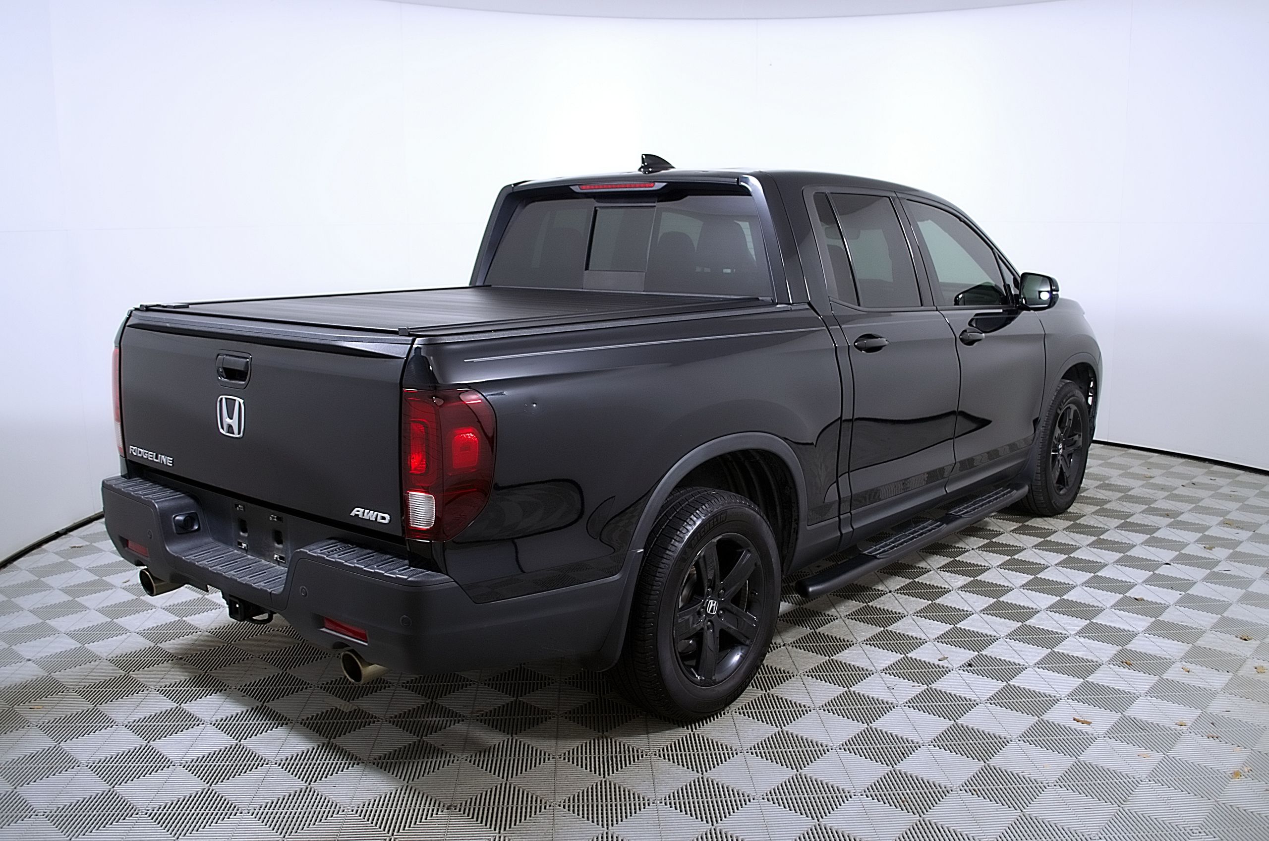 View vehicle photo 7