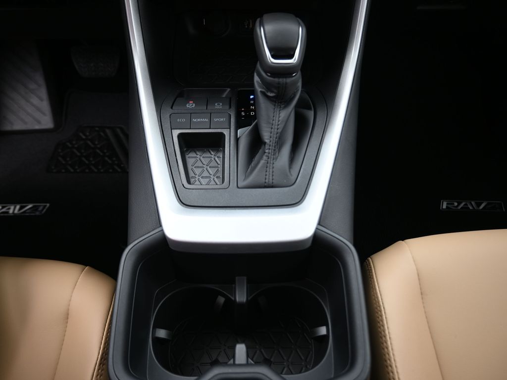 2025 Toyota RAV4 XLE Premium - 8