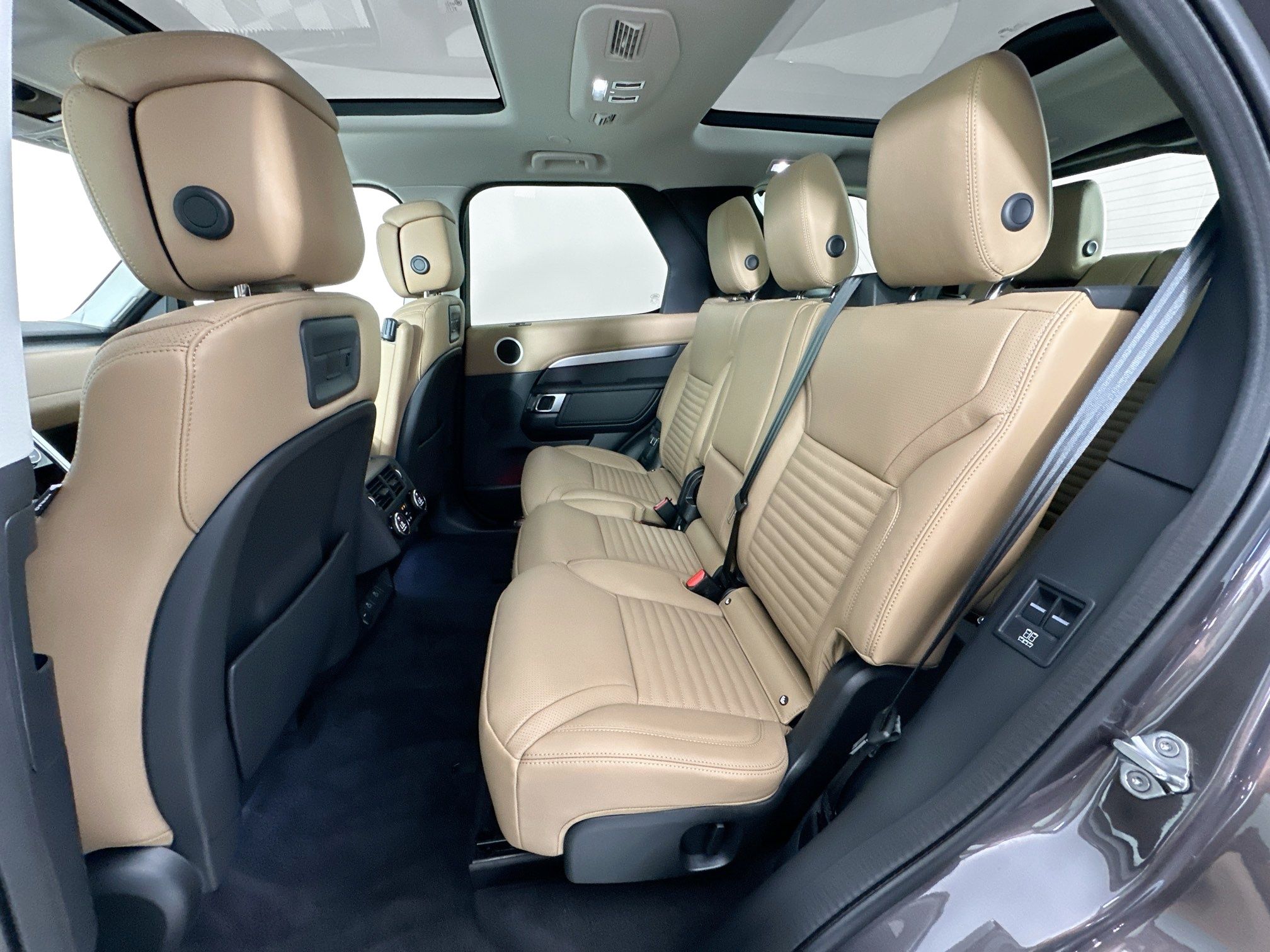 new 2026 Land Rover Discovery car, priced at $87,330