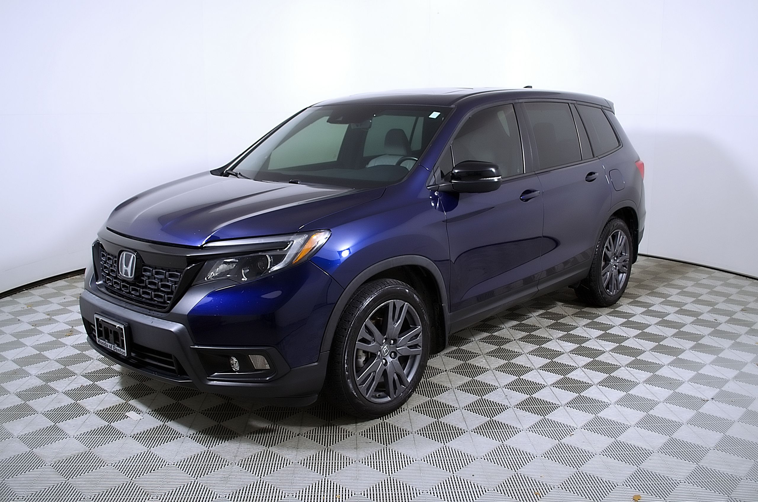 View vehicle photo 3