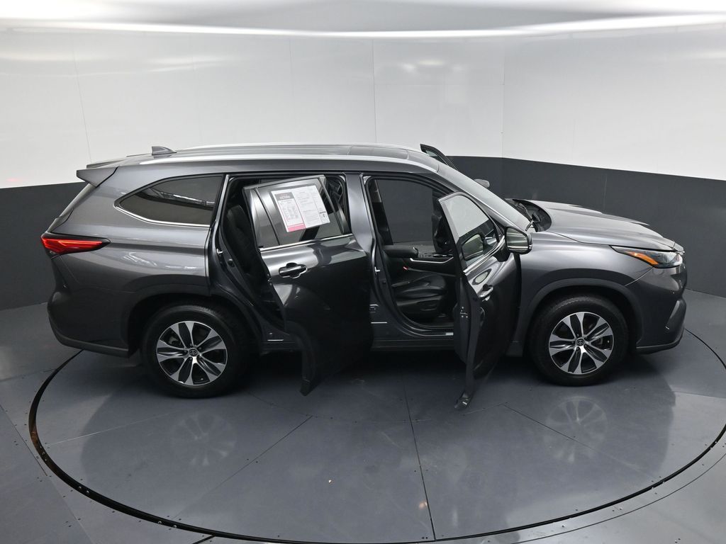 2022 Toyota Highlander XLE Gray at Gullo Toyota