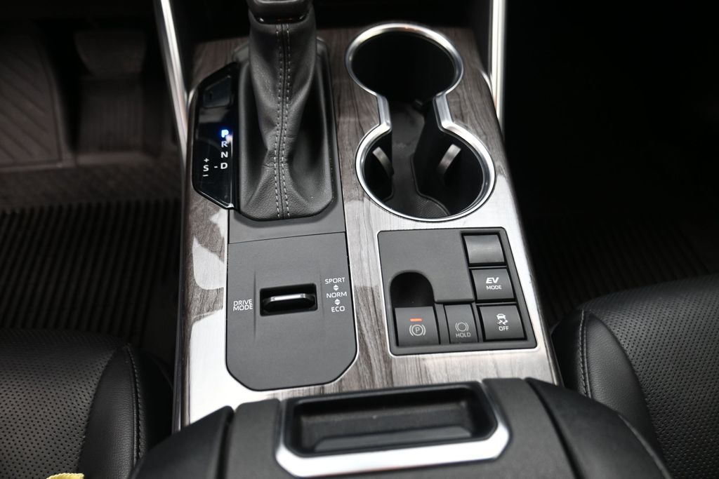 2024 Toyota Highlander Hybrid Limited  at Toyota of Victoria