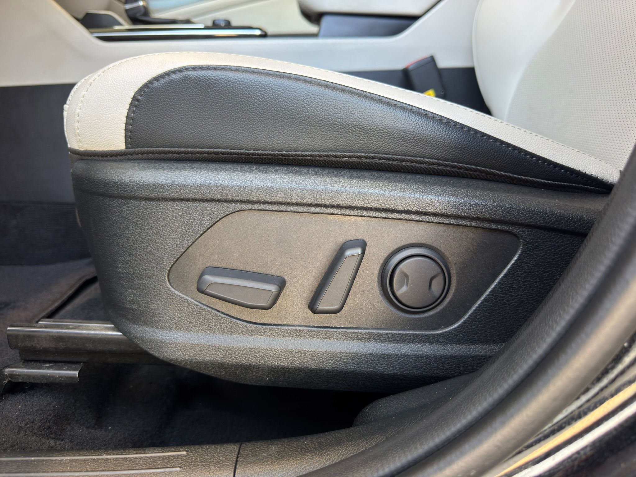 2025 Kia Sportage EX - 8