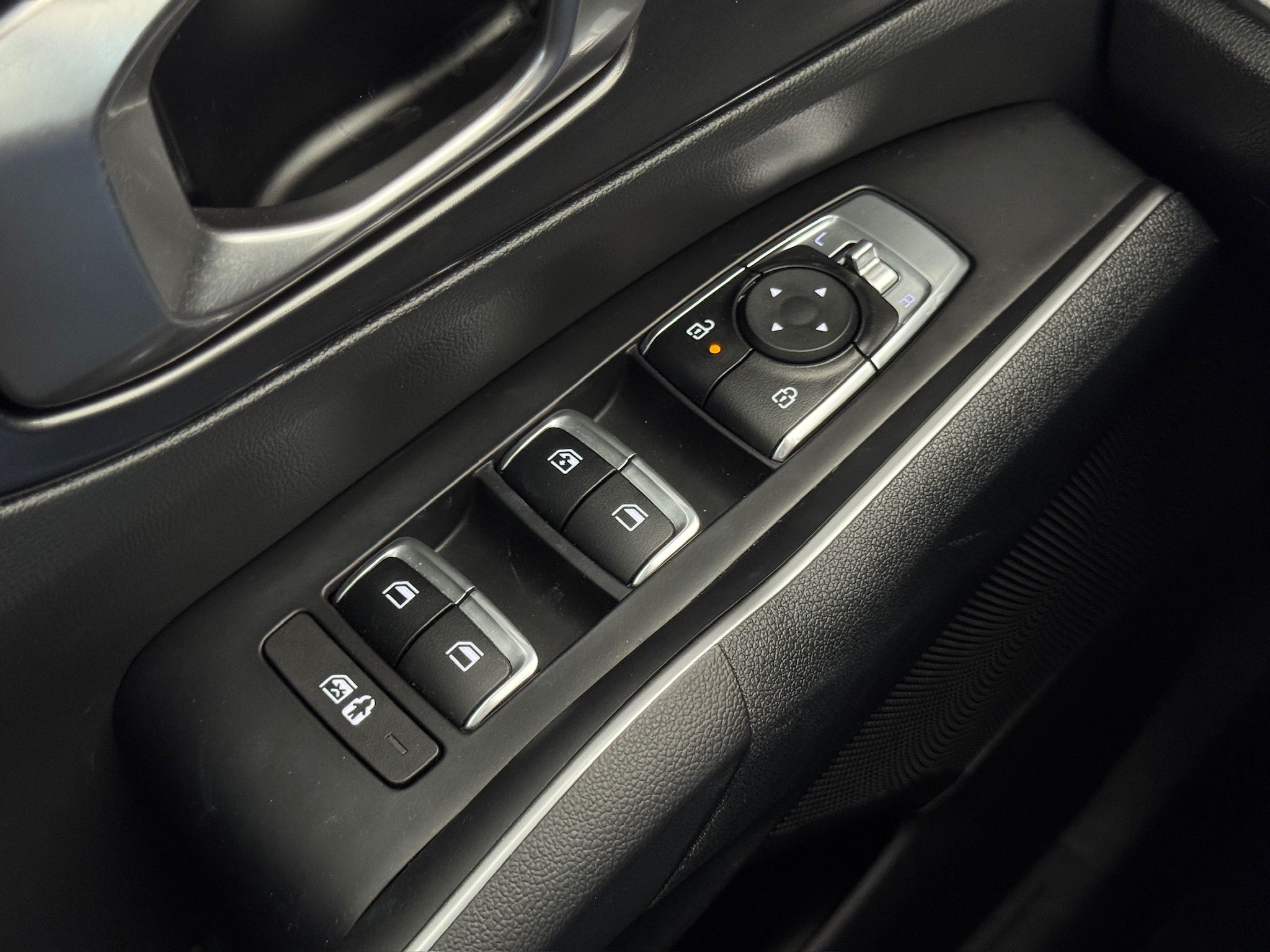 2025 Kia Sorento LX White at Community Kia
