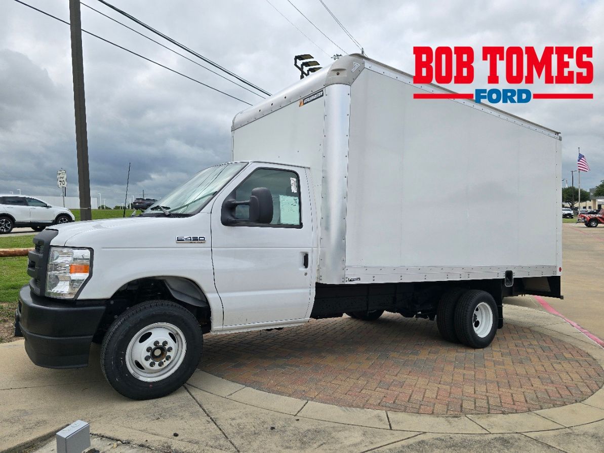 Oxford White 2026 Ford E-Series Chassis Pickup Truck Rear-Wheel Drive 6-Speed Automatic Overdrive