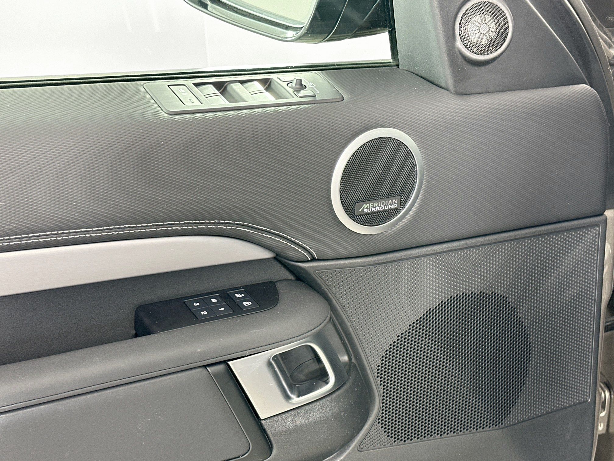 used 2024 Land Rover Discovery car, priced at $60,998