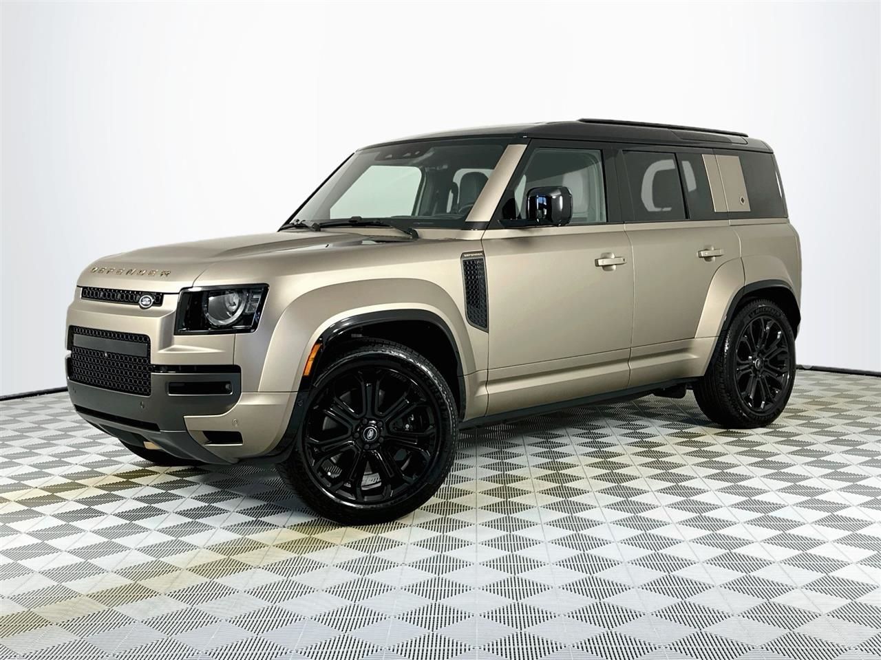 2025 Land Rover Defender 110 P635 OCTA AWD