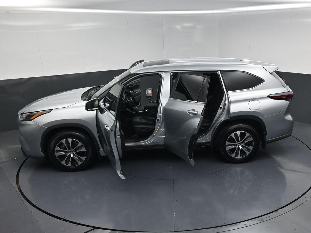 2024 Toyota Highlander XLE Silver at Gullo Toyota