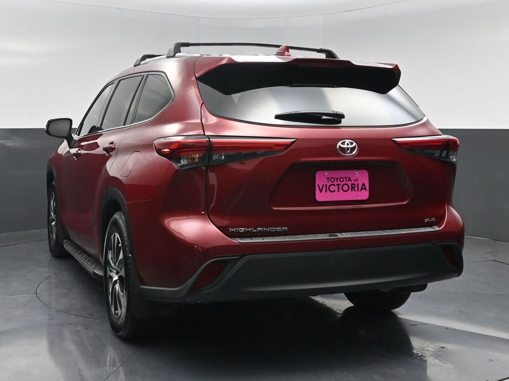 2022 Toyota Highlander XLE Red at Victoria Chrysler Dodge Jeep Ram