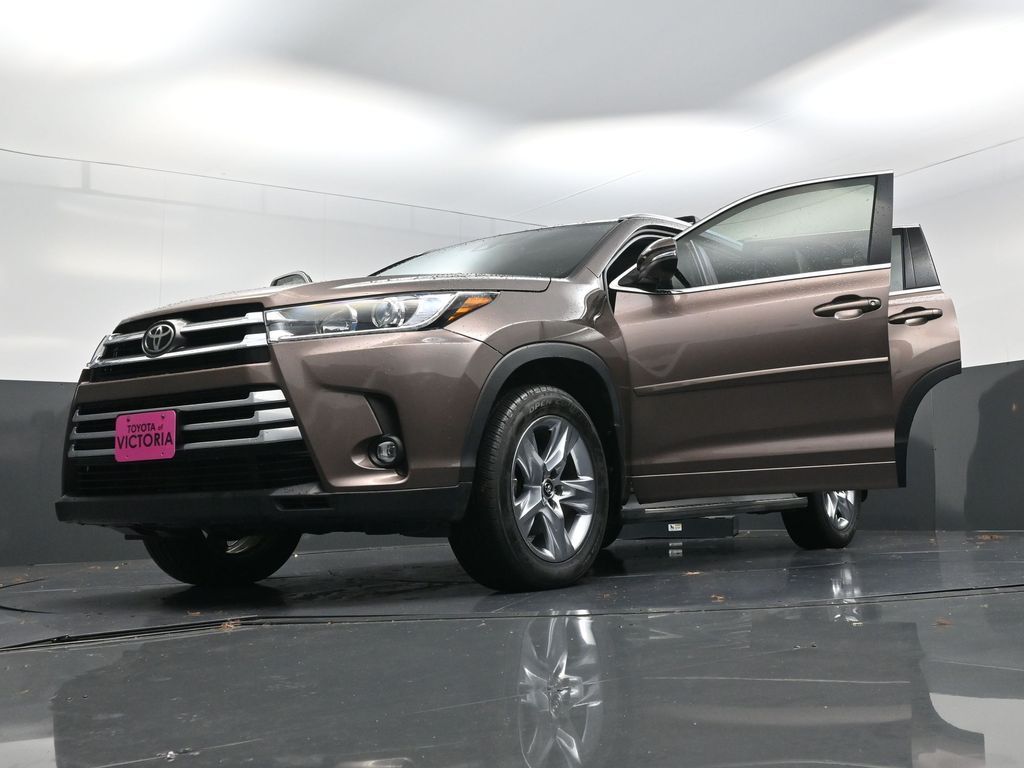 2019 Toyota Highlander Limited Brown at Classic Elite Chevrolet Sugar Land