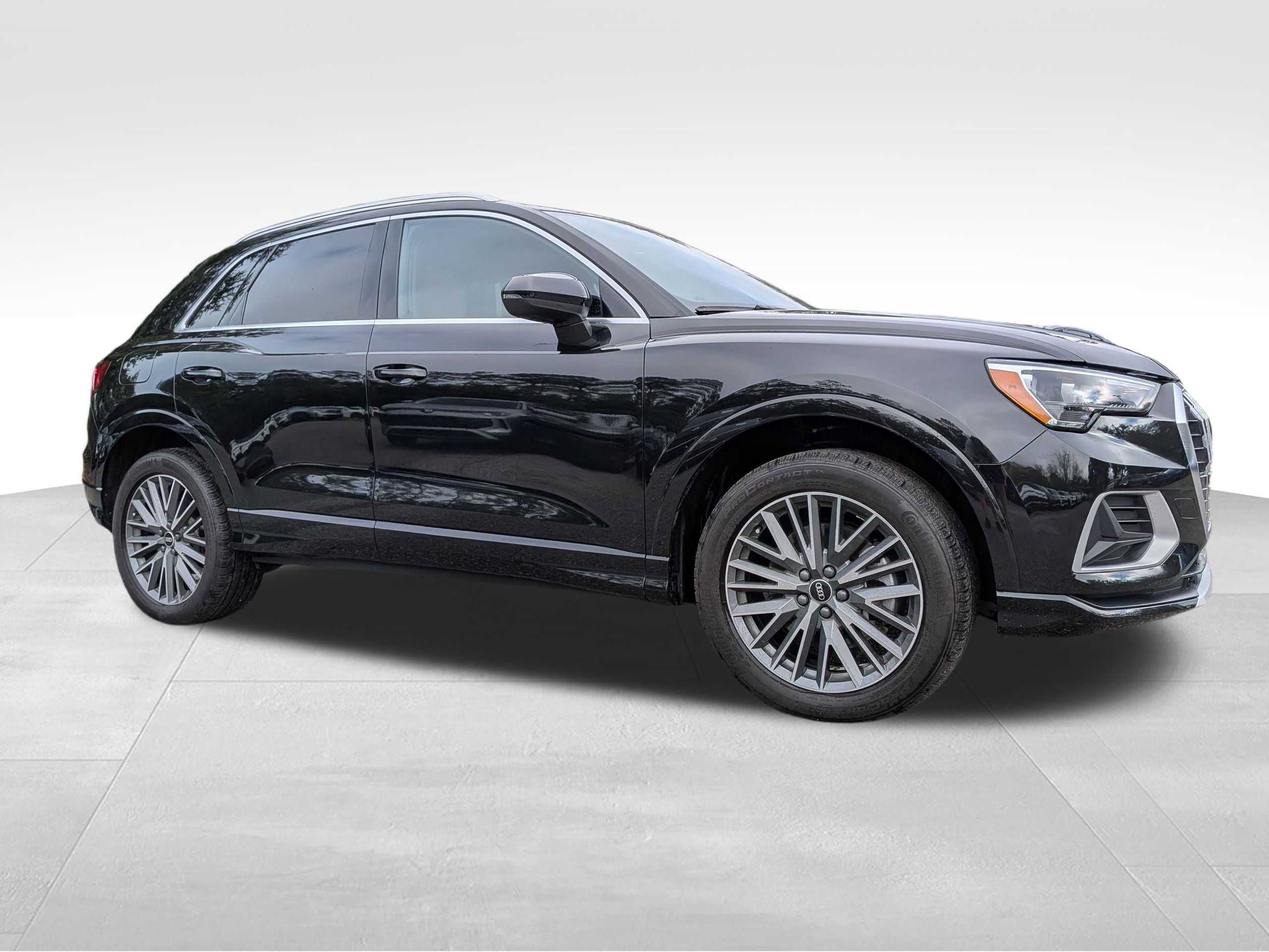 2022 Audi Q3 Premium's photo