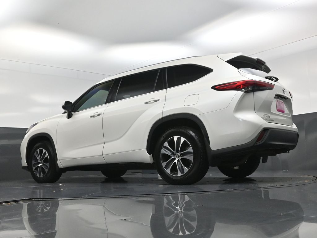 2020 Toyota Highlander XLE White at Emmons Autoplex