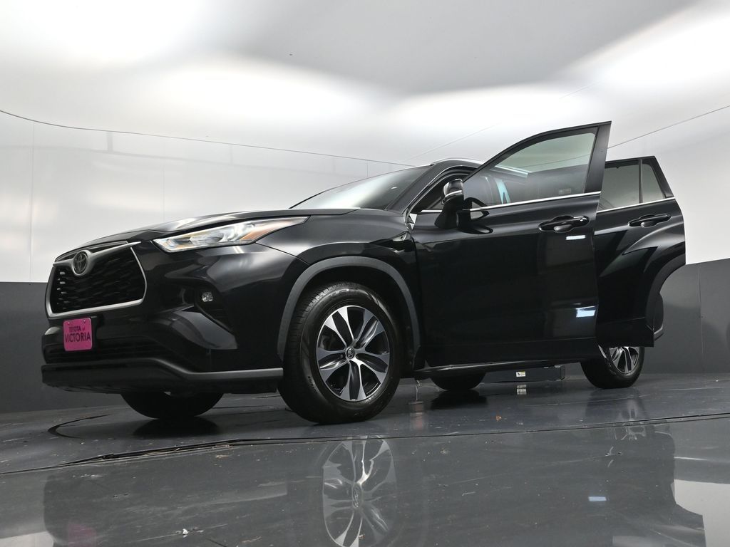 2020 Toyota Highlander XLE Black at Emmons Autoplex