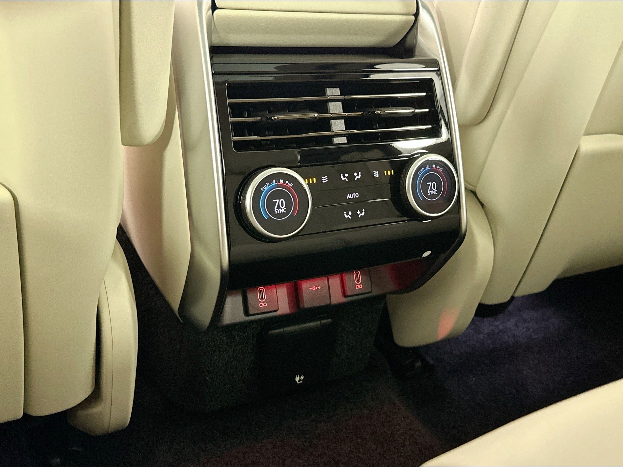 new 2026 Land Rover Range Rover Plug-In Hybrid car, priced at $135,525