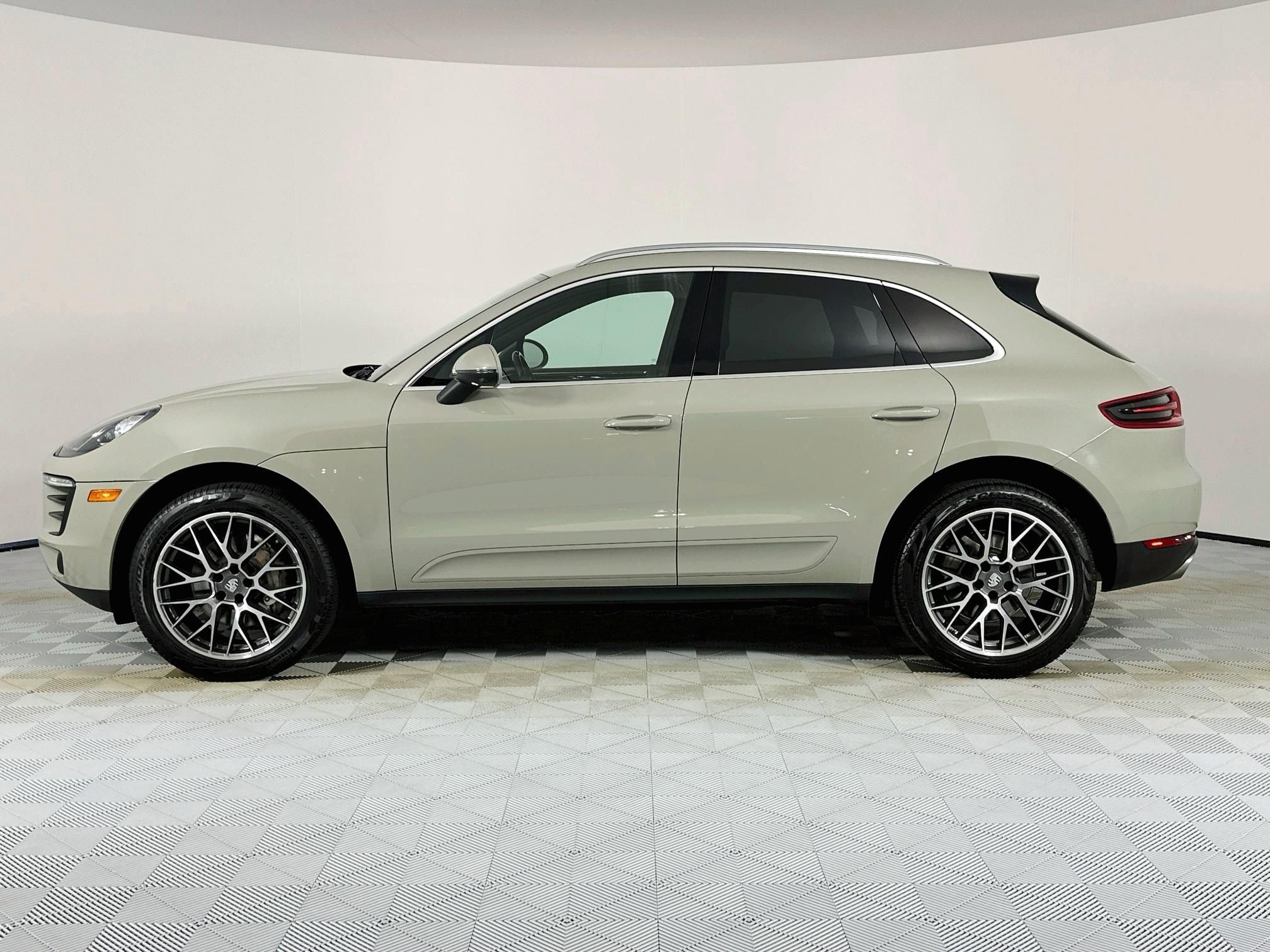 used 2018 Porsche Macan car