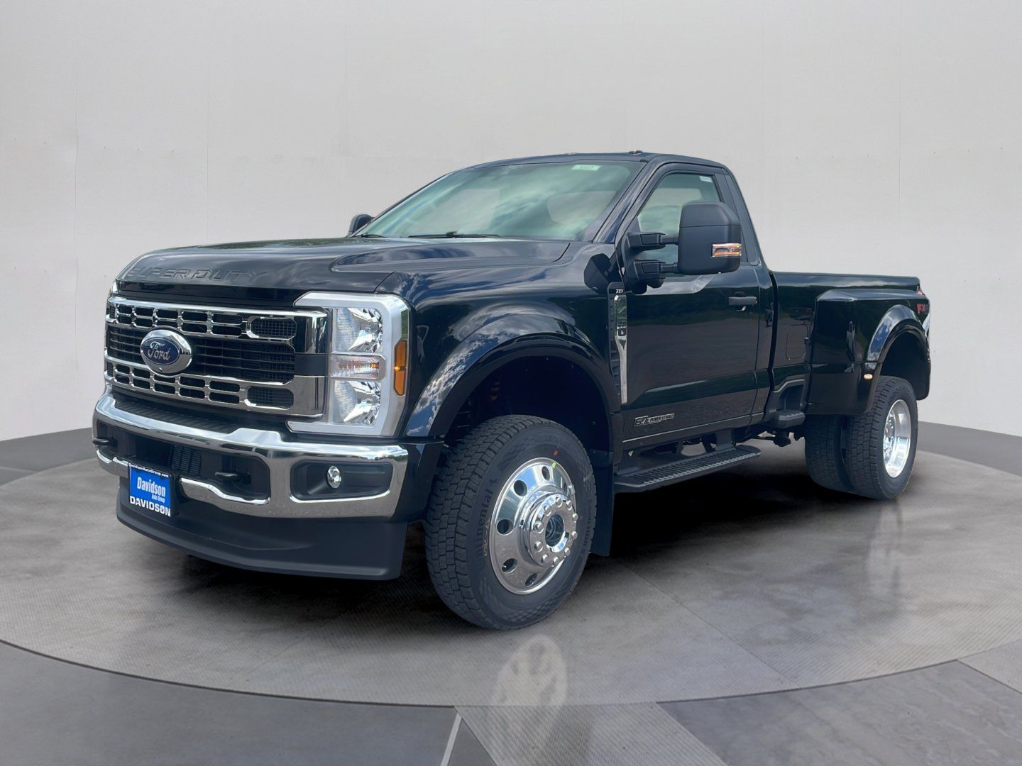 Agate Black Metallic 2026 Ford F-450 Super Duty Pickup Truck Four-Wheel Drive Automatic