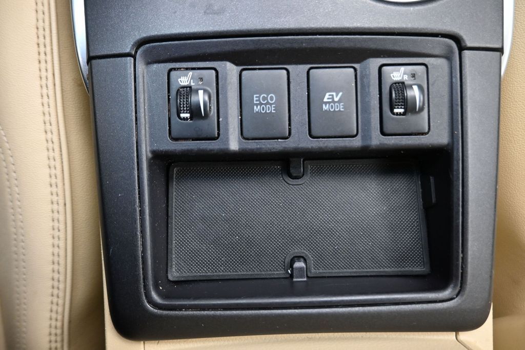 2017 Toyota Camry Hybrid XLE - 9