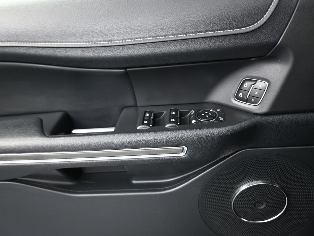 2022 Ford Expedition Max XLT White at River Oaks CDJR