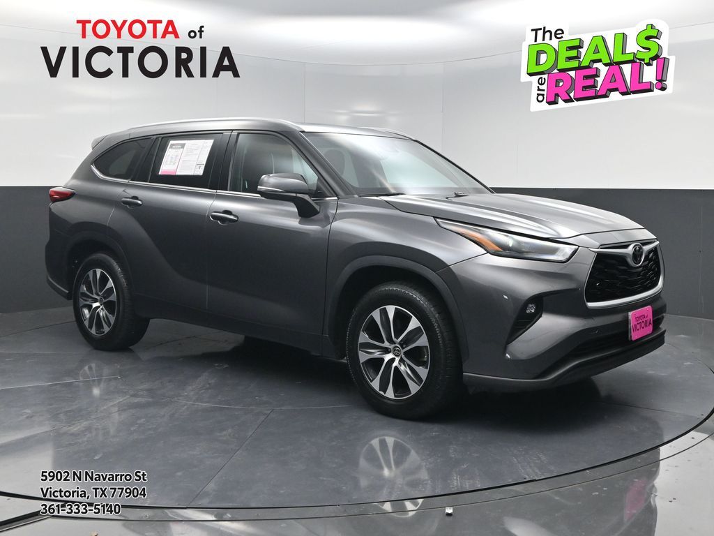 2022 Toyota Highlander XLE Gray at Gullo Toyota