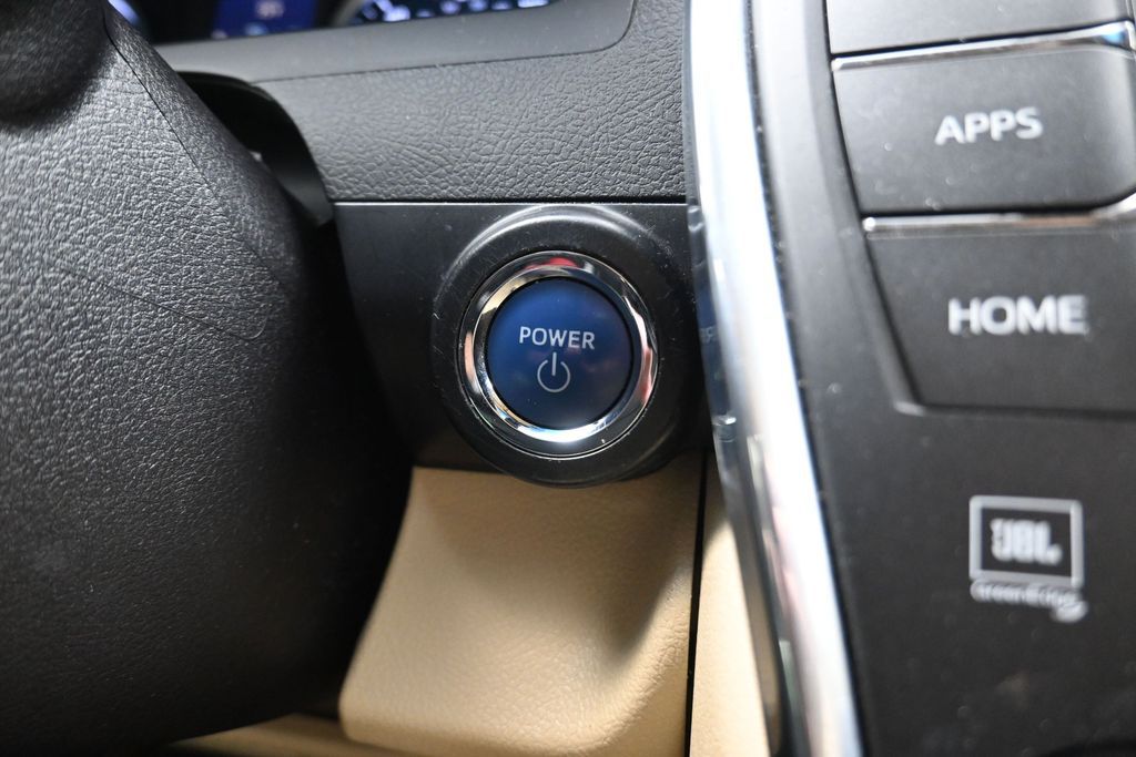2017 Toyota Camry Hybrid XLE - 10