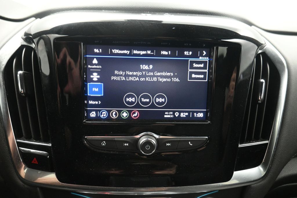 2023 Chevrolet Traverse LT White at AutoSavvy Houston Southwest