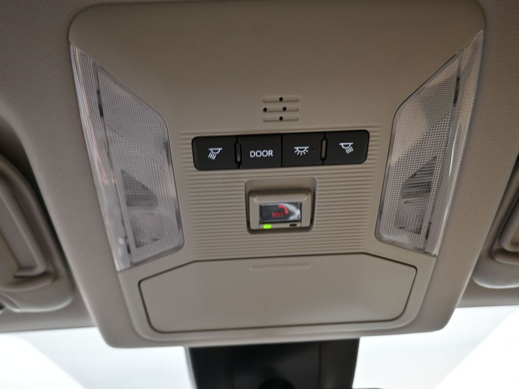 2025 Toyota RAV4 XLE - 10