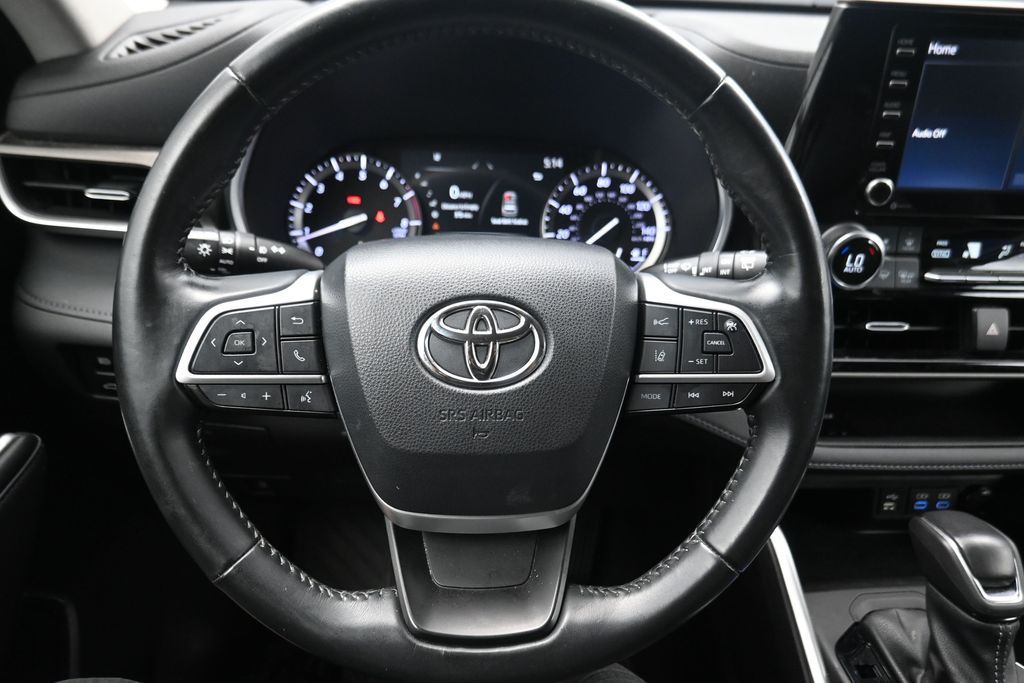 2022 Toyota Highlander XLE Silver at Don McGill Toyota