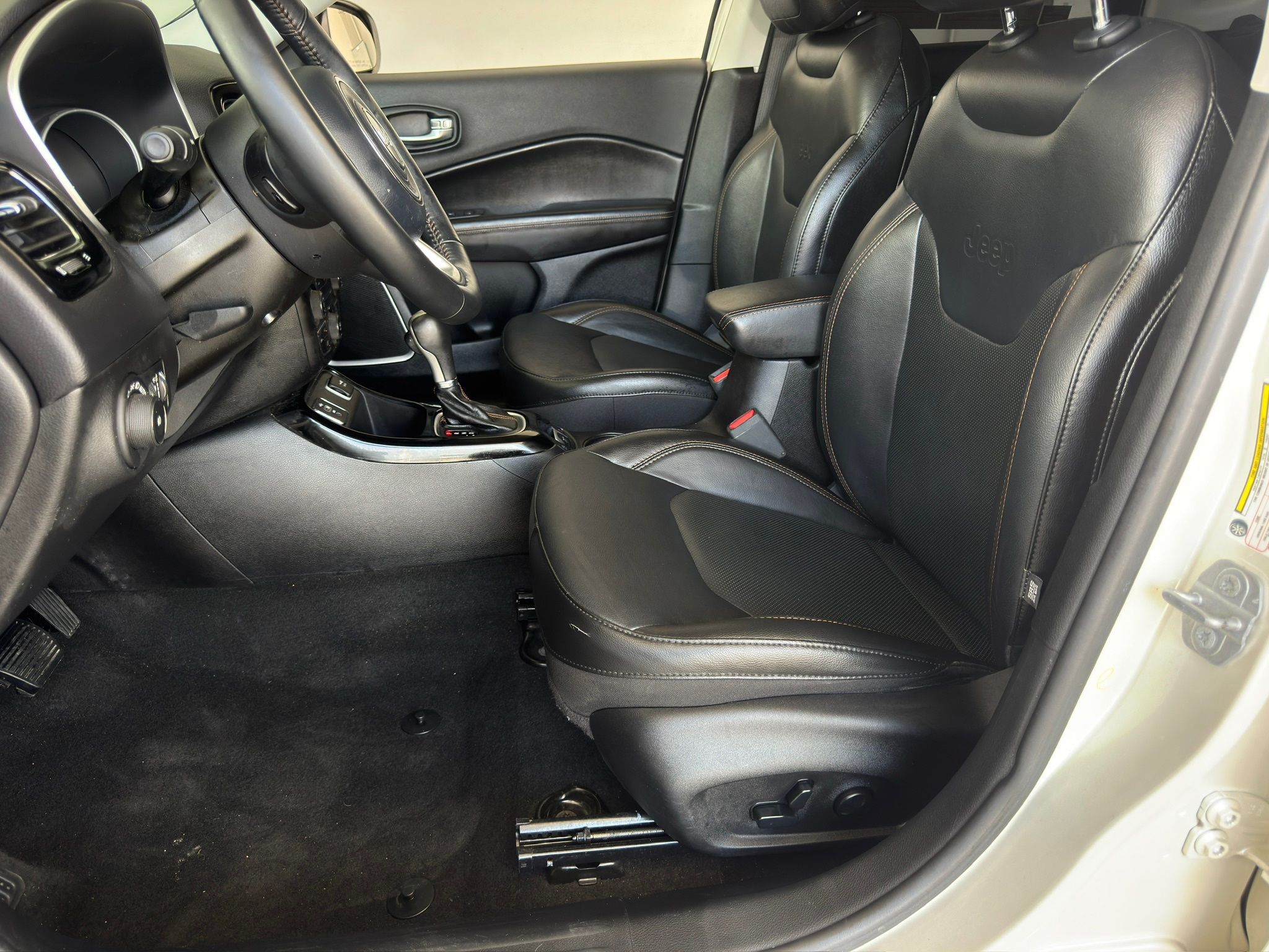 2018 Jeep Compass Limited White at Victoria Chrysler Dodge Jeep Ram
