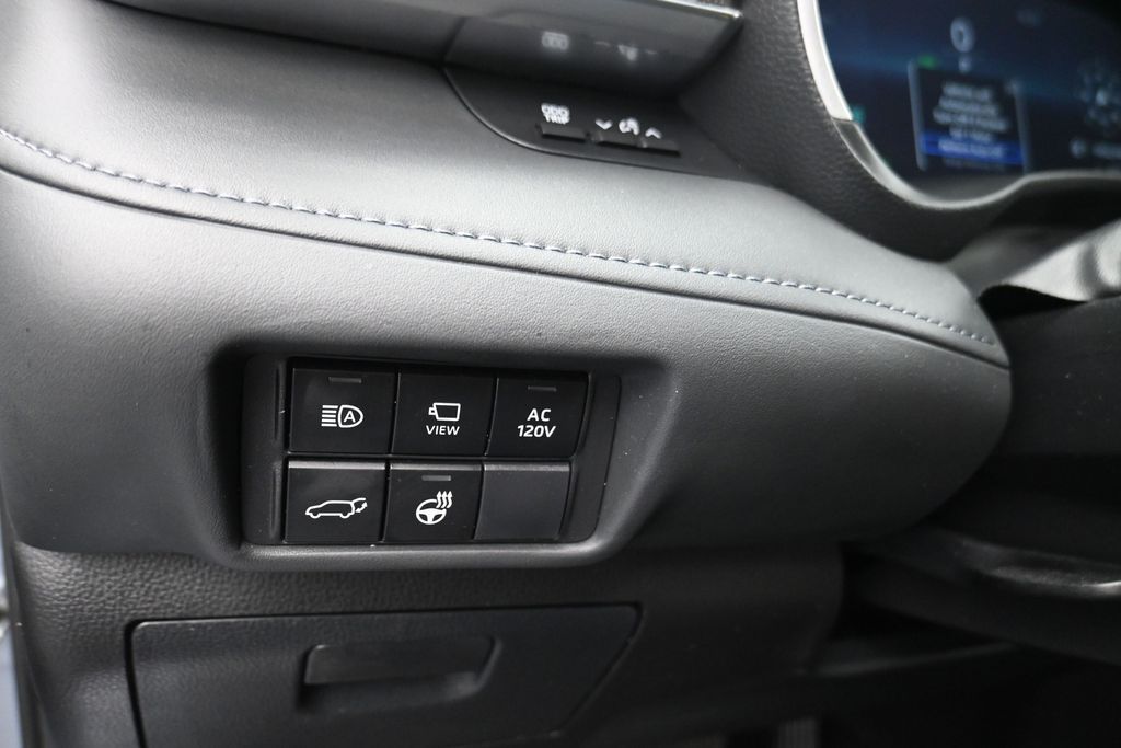 2024 Toyota Highlander Hybrid Limited  at Toyota of Victoria